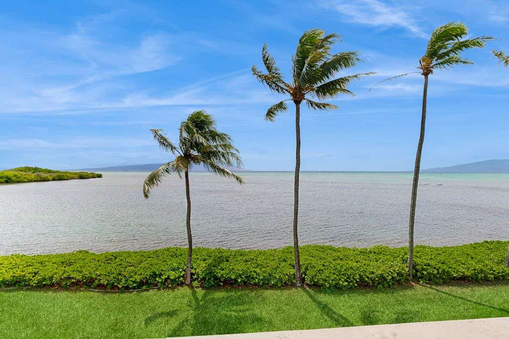 Beautiful, Third-Floor, Oceanfront Condo w/ Water Views, Shared Pool, Free WiFi