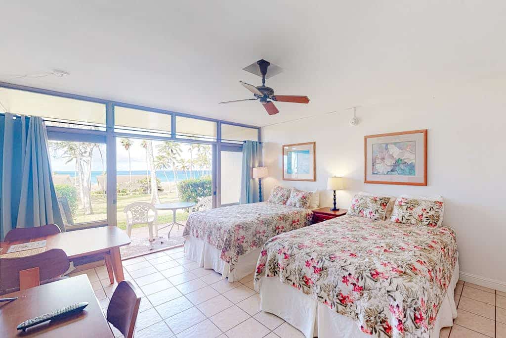 Ocean View, Ground-Floor Condo w/ Lanai, WiFi, Shared Pool - Walk to Beach