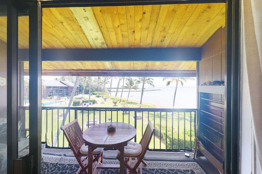 Secluded, third-floor condo with ocean views, WiFi & outdoor pool