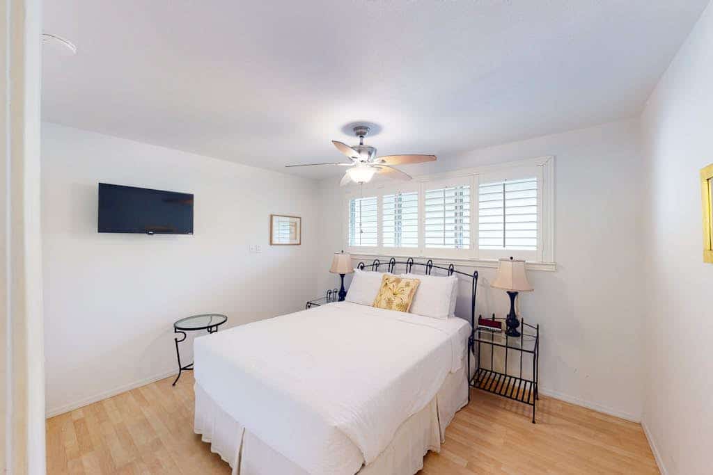 Amazing waterfront condo with ocean views, shared pool, balcony, & grill