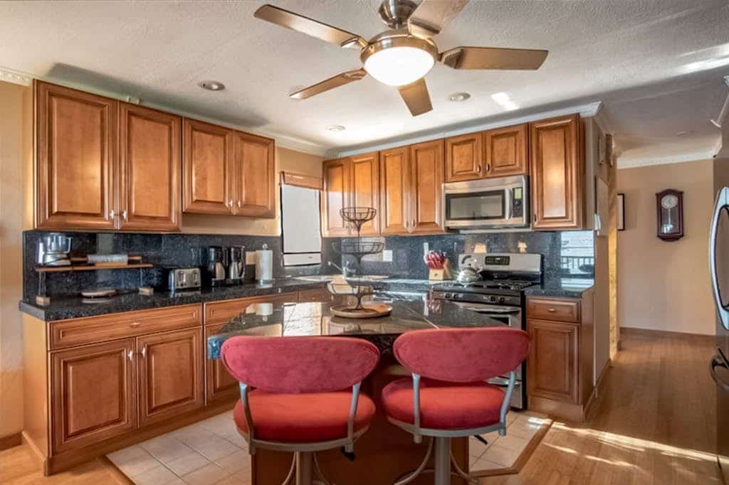 Ocean View Family Condo w/Free WiFi, Shared Pool & Tennis - Close to the Waves