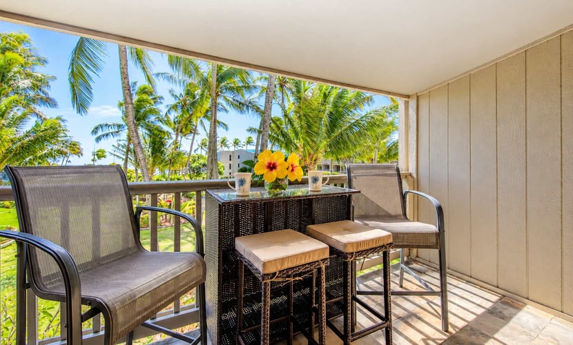 Ocean view condo with shaded lana'i, WiFi & shared pool, tennis, grills, cabana