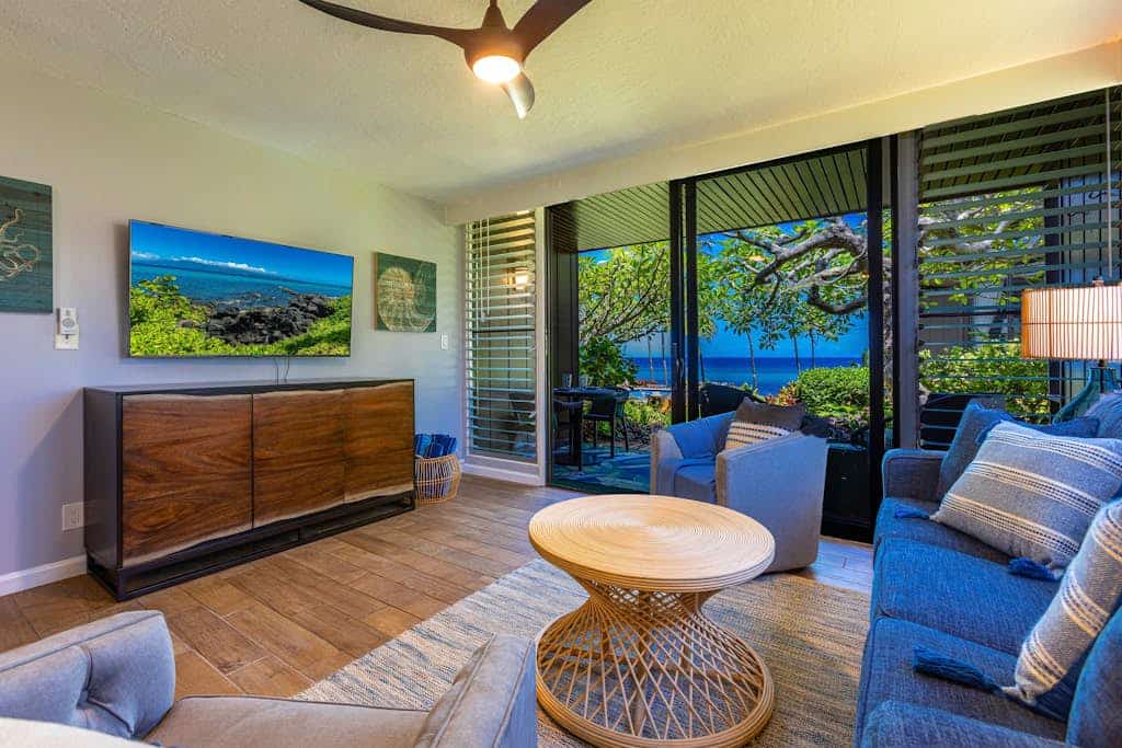 Oceanview condo w/ shared pool & ocean view - close to the beach