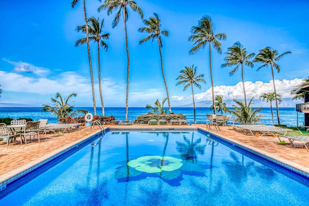Oceanview condo w/ shared pool & ocean view - close to the beach