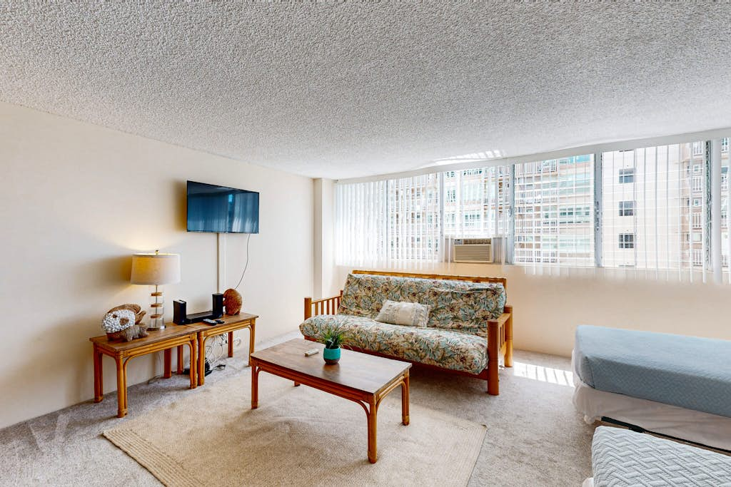 Tradewinds Plaza 906