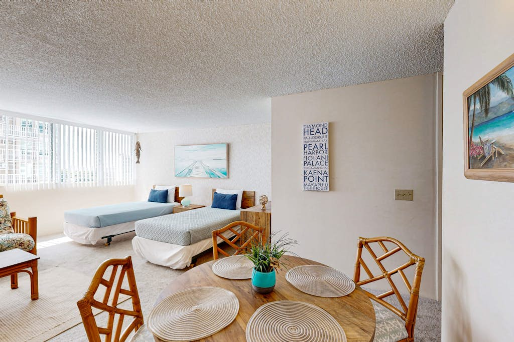 Tradewinds Plaza 906