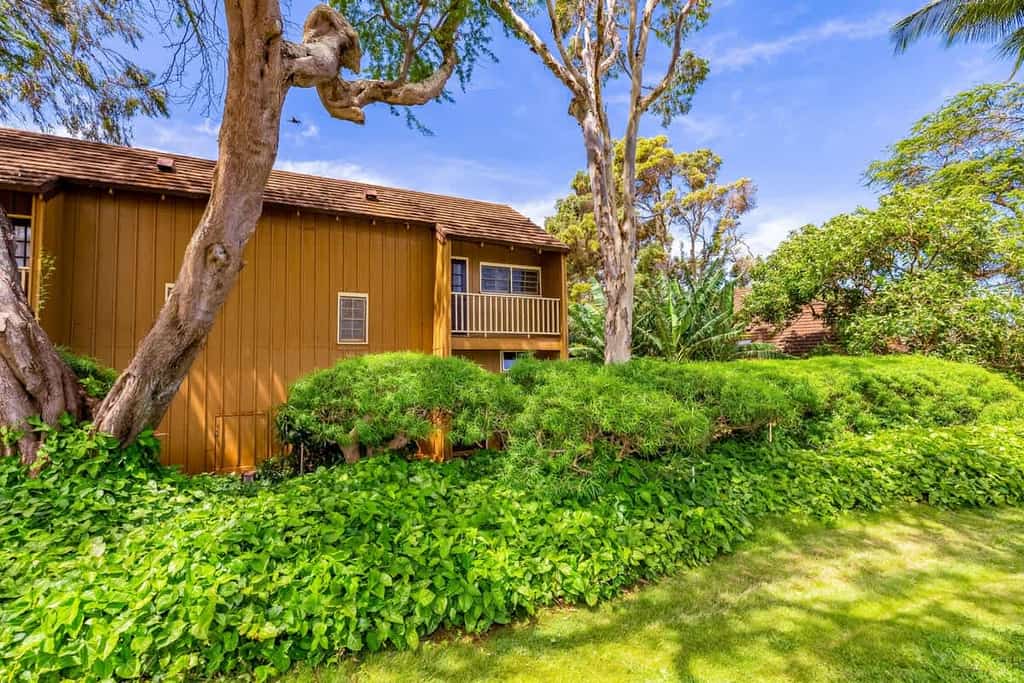 Colorful condo by the beach with a washer/dryer, lanai, & on-site pool
