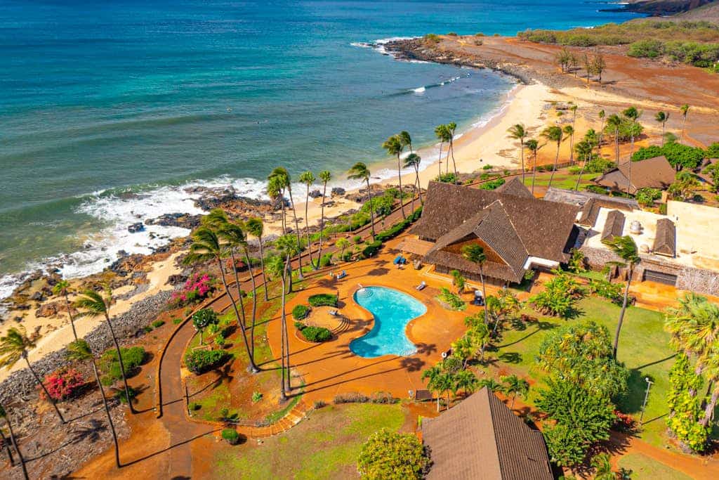 Lovely oceanfront escape near beach with lanai, pool & W/D