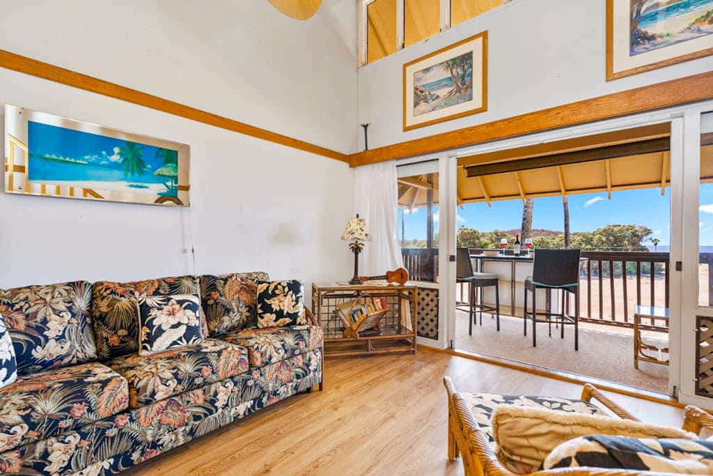 Lovely oceanfront escape near beach with lanai, pool & W/D