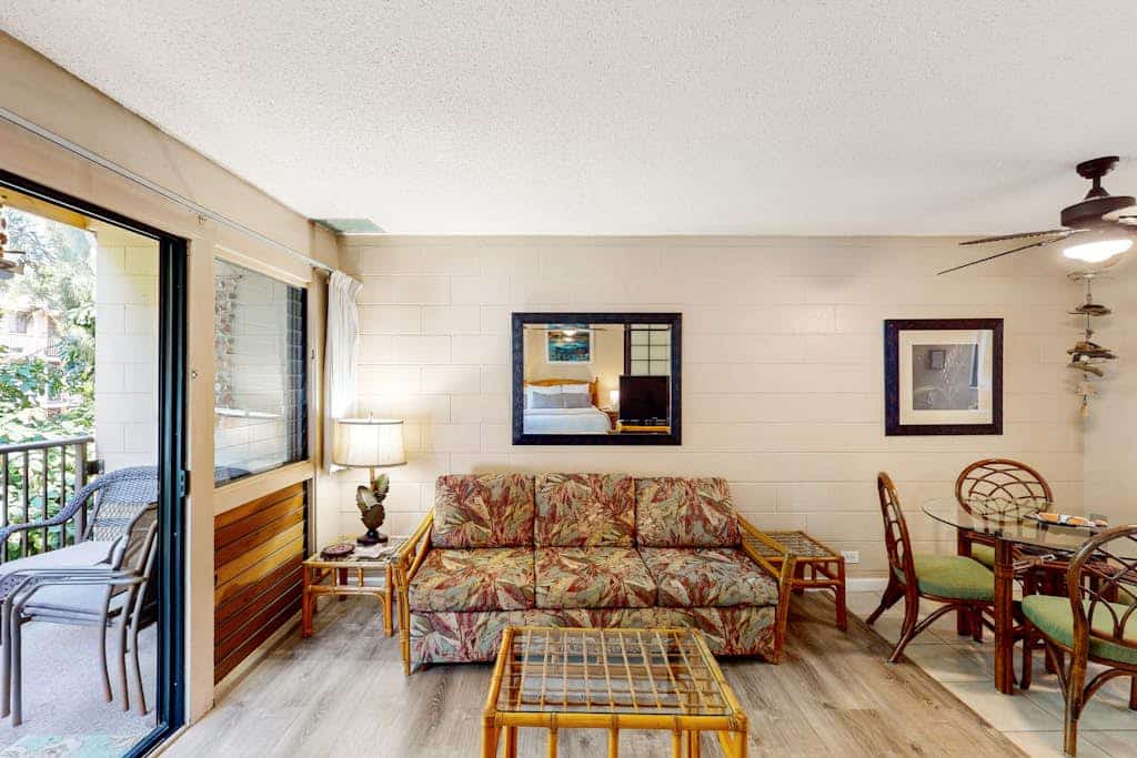 2nd-floor resort condo near beach with outdoor pool, lanai, BBQ area, W/D, AC