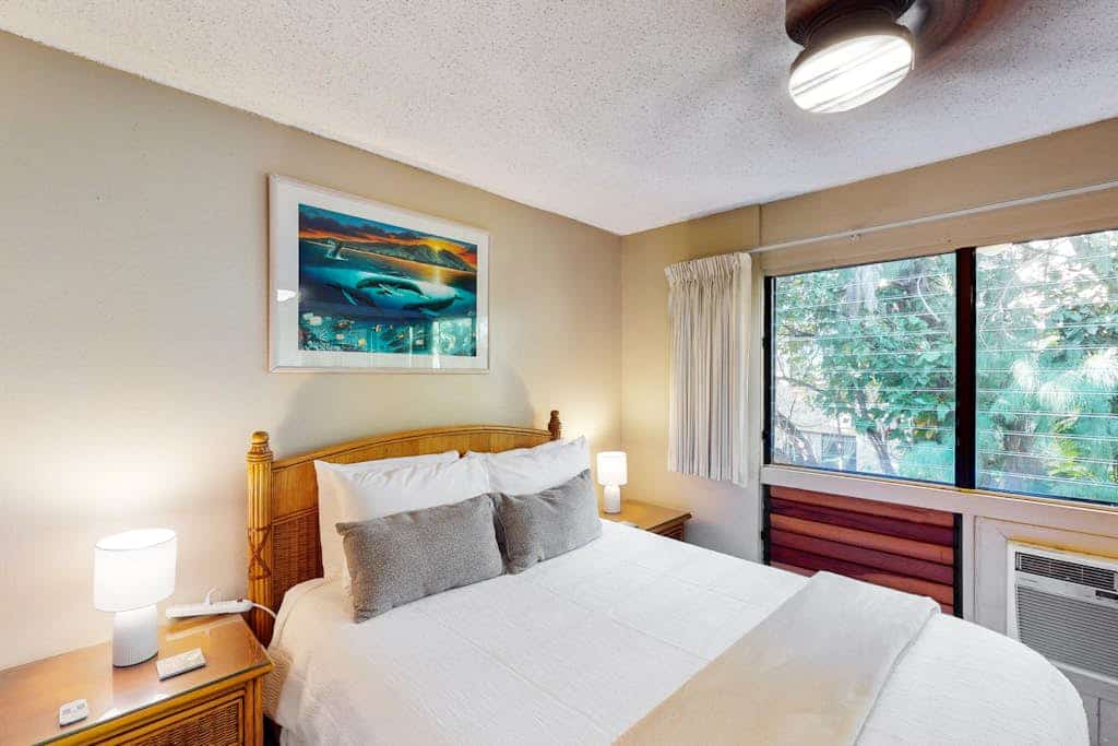 2nd-floor resort condo near beach with outdoor pool, lanai, BBQ area, W/D, AC