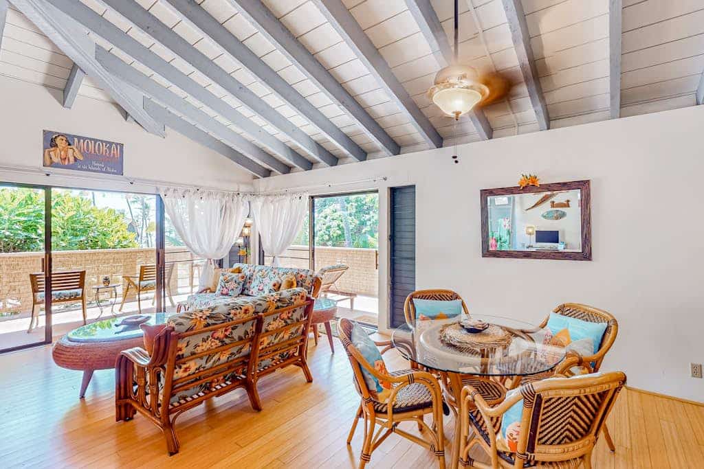 Beach/garden-view condo with wraparound lanai, pool, tennis courts, & hot tub