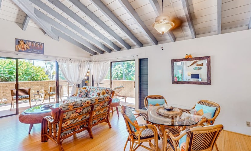 Beach/garden-view condo with wraparound lanai, pool, tennis courts, & hot tub