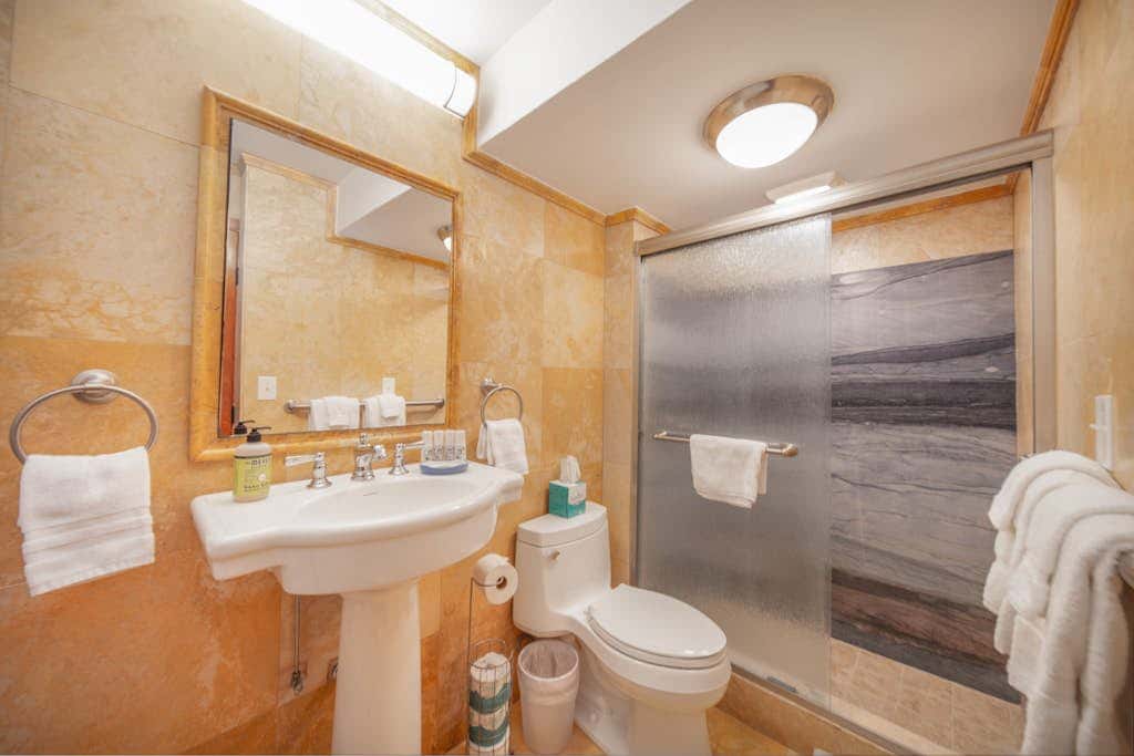 Four Paddle Condominium 2210 Thirty plus night rental