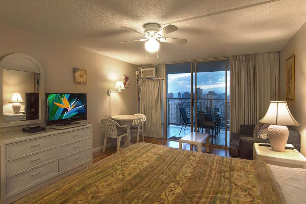 Studio with hardwood floors, ocean views - pool, hot tub, & sauna on-site