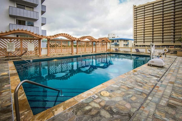 Studio with views of Diamond Head, private lanai, shared pool, & hot tub