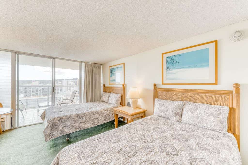 Studio with views of Diamond Head, private lanai, shared pool, & hot tub