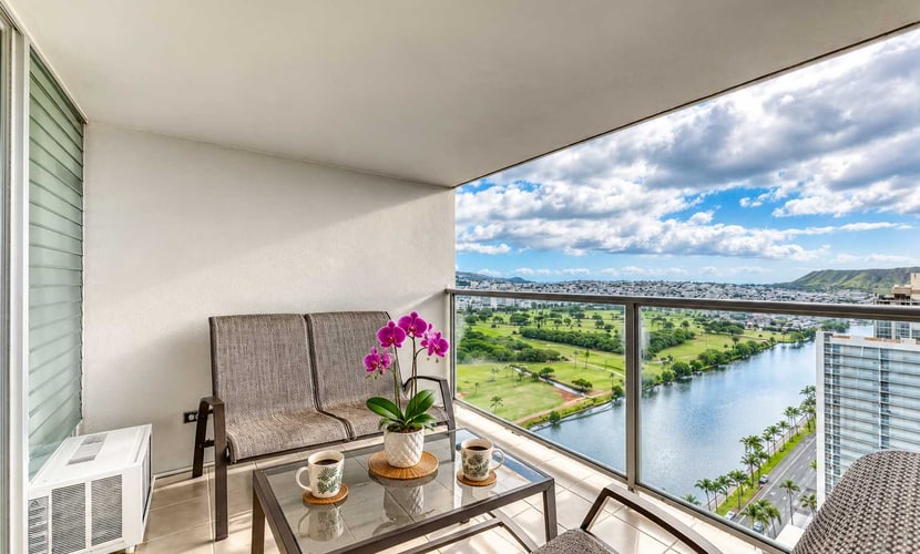 Studio with views of Diamond Head, private lanai, shared pool, & hot tub