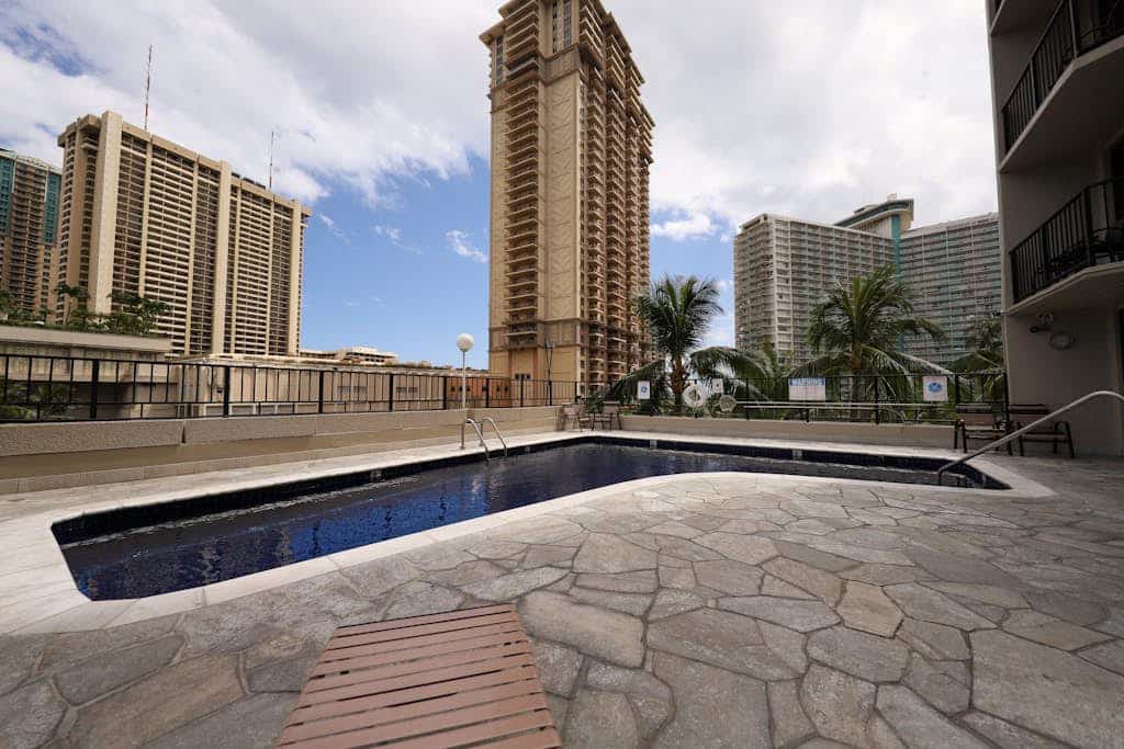 City-view studio with balcony & WiFi - mere steps from Waikiki beaches