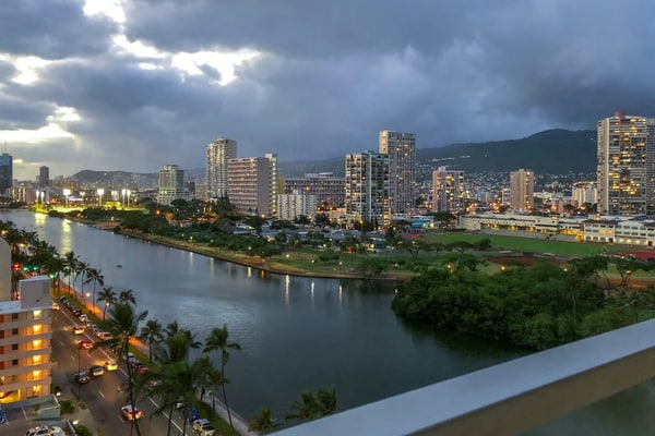 City-view studio with balcony & WiFi - mere steps from Waikiki beaches