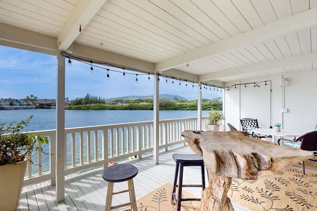 Waterfront Kuapa Isle gem with Koko Crater views & pool - by the beach
