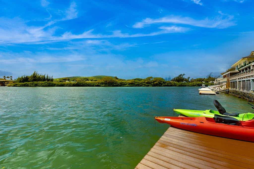 Waterfront Kuapa Isle gem with Koko Crater views & pool - by the beach