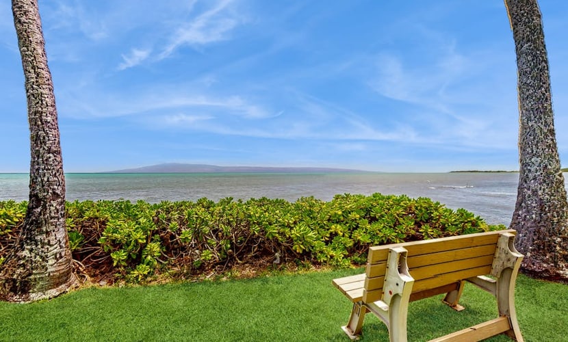 Charming 1st floor oceanfront condo with shared pool, tennis courts & W/D