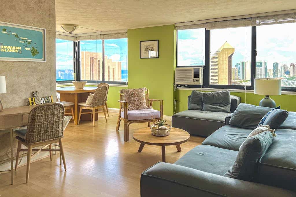 Ocean view condo with a pool, hot tub, gym & WiFi - snowbird-friendly