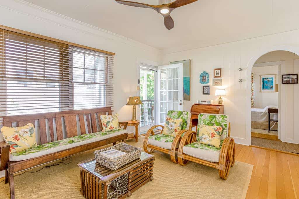 Two Hawaiian cottages with Diamond Head views - walk to Waikiki