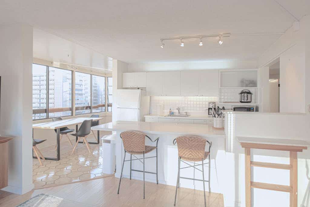 Ocean-view corner condo with fast WiFi & lanai - walk to beach -90 night minimum