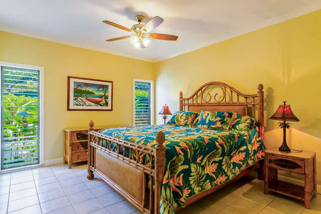Ground floor condo w/ ocean views, beach access, shared pool and tennis courts