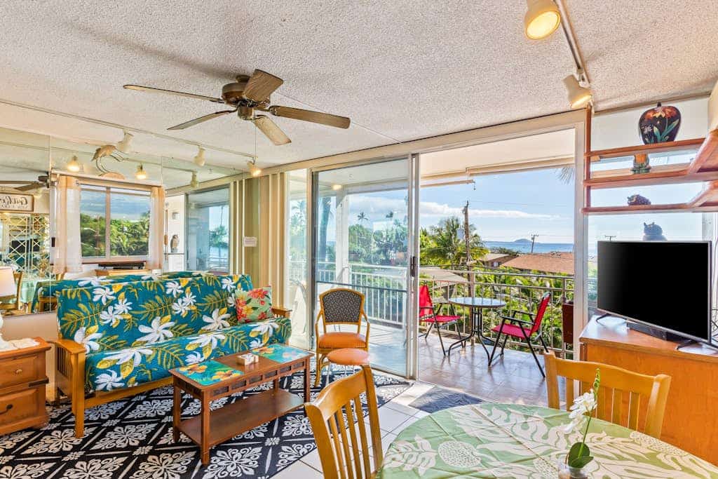 Ocean-view escape with WiFi, lanai, shared pool & grills - walk to the Cove