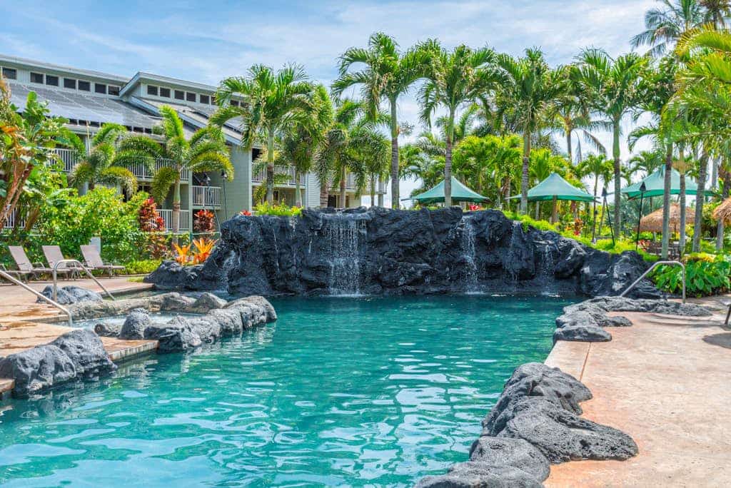 Modern oceanview condo with private lanai, shared pool, hot tubs & tennis court
