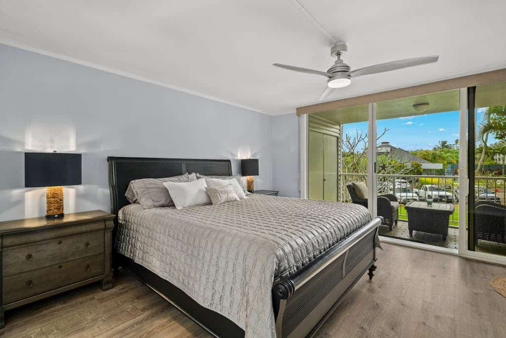 Modern oceanview condo with private lanai, shared pool, hot tubs & tennis court