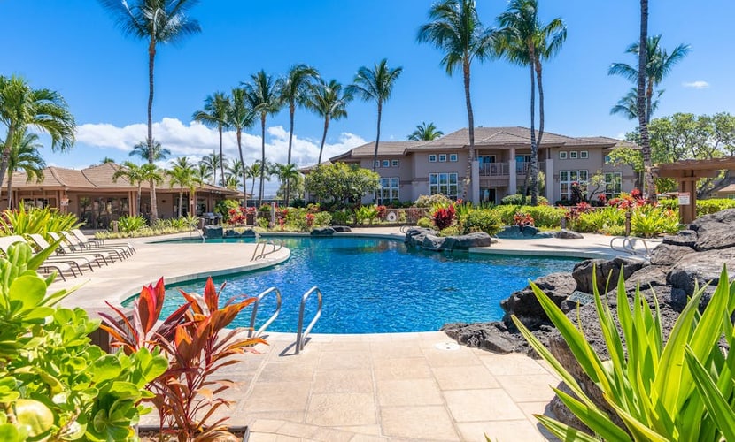 Breezy, elegant home in a great location with pools, hot tubs & tennis