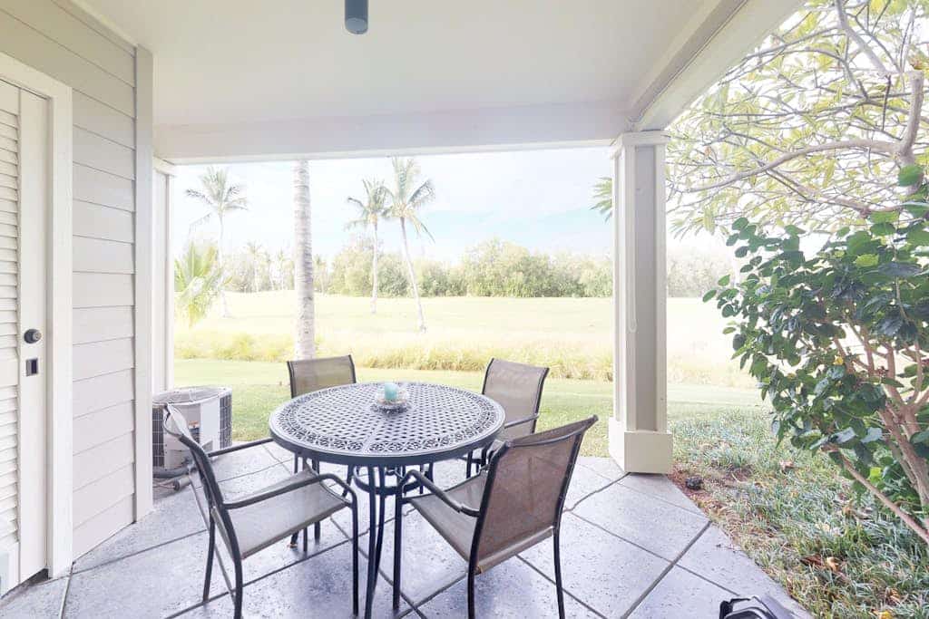 Amazing golf course front condo with lanai, AC, pool, & hot tub