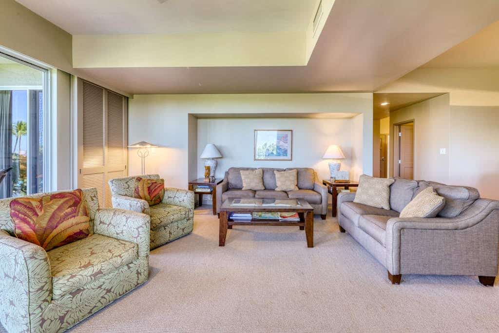 Second floor condo w/ shared pool & wraparound lanai w/ amazing views