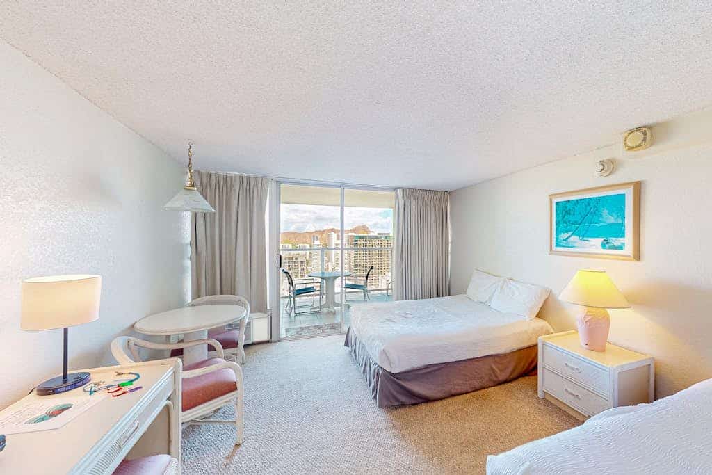 Water-view monthly rental with lanai, rooftop pool & hot tub access