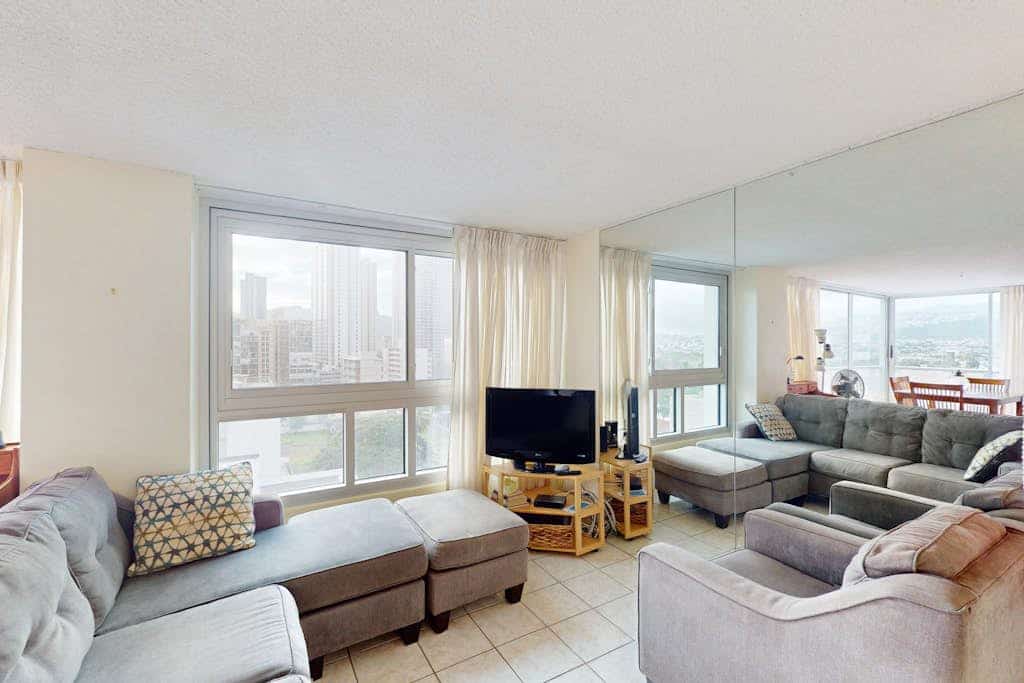 Mountain/city-view condo minutes from island attractions with open layout & W/D