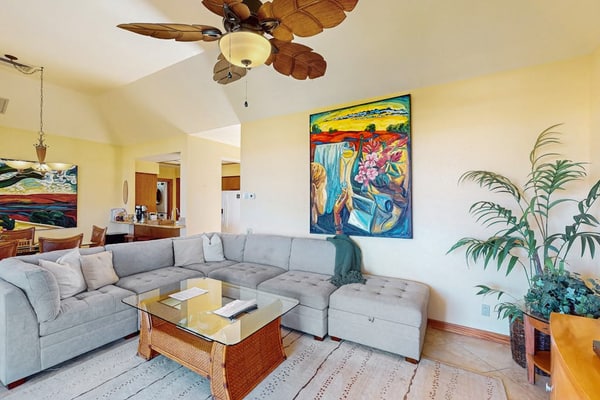 Lush tropical escape with pool, hot tub, & tennis in a prime location