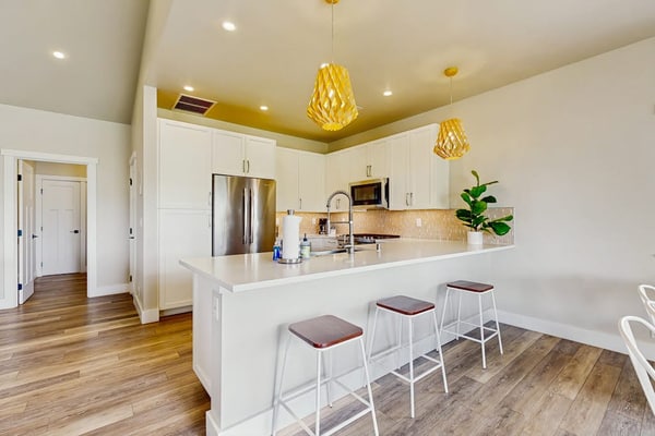 Mountain view home with outdoor shower - Triathlon Retreat