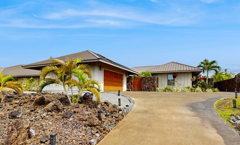 Mountain view home with outdoor shower - Triathlon Retreat