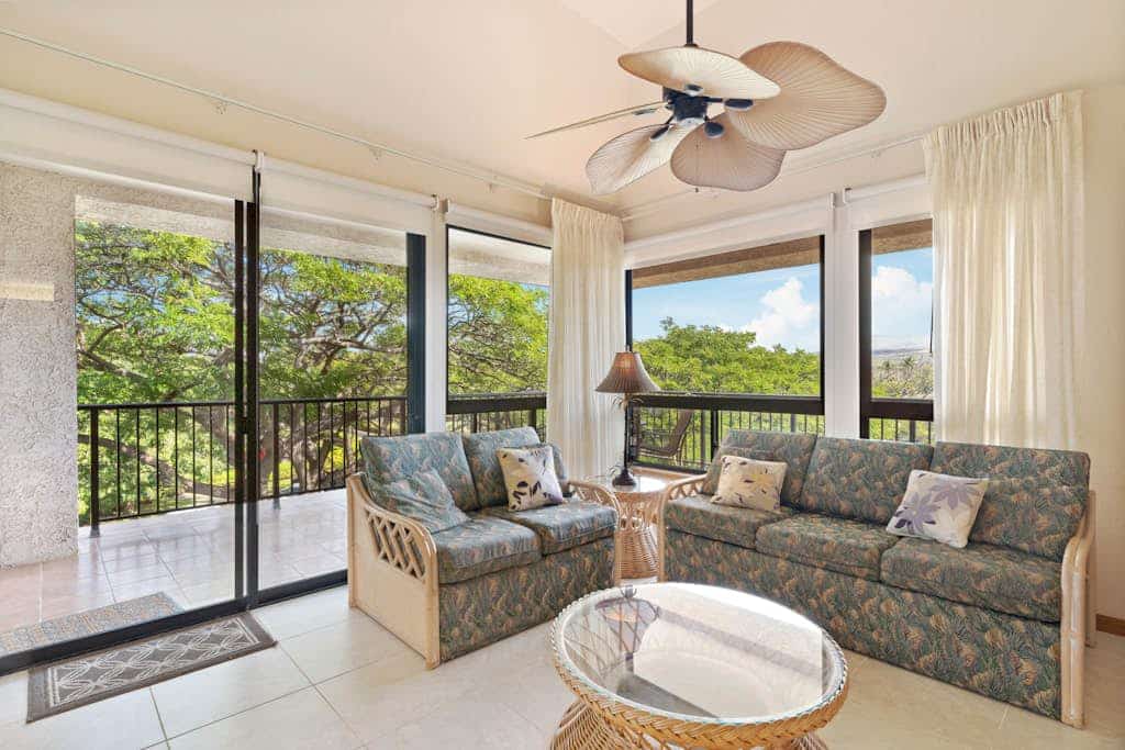 Amazing top-floor condo w/ private lanai, pool, hot tub, tennis court, & gym