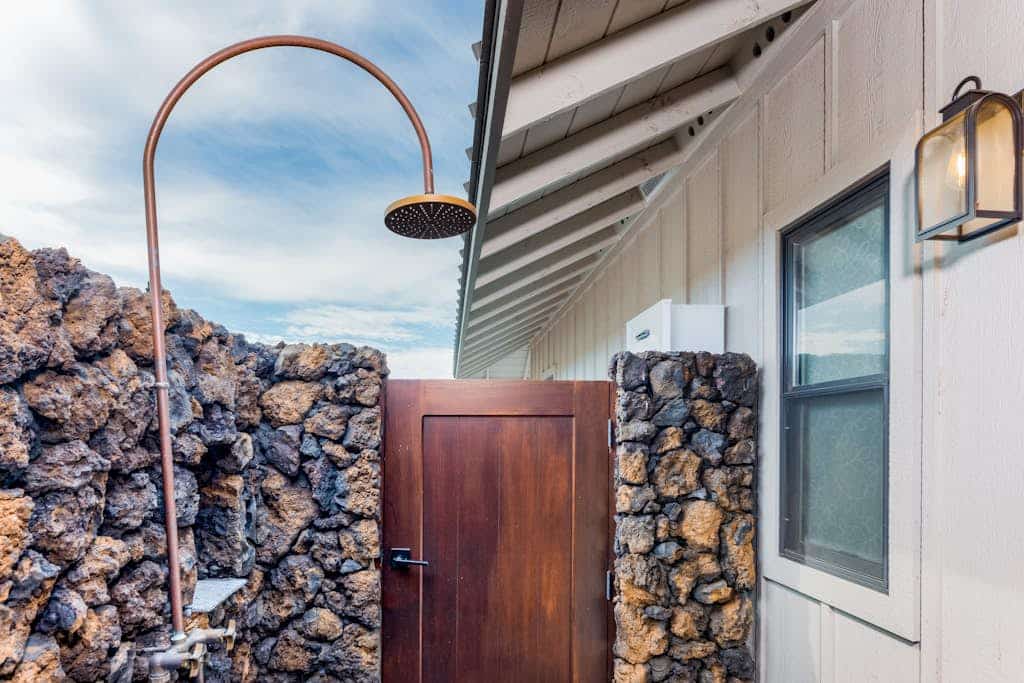 Newer-built studio with WiFi, TV, & walk-in shower - Triathlon Retreat