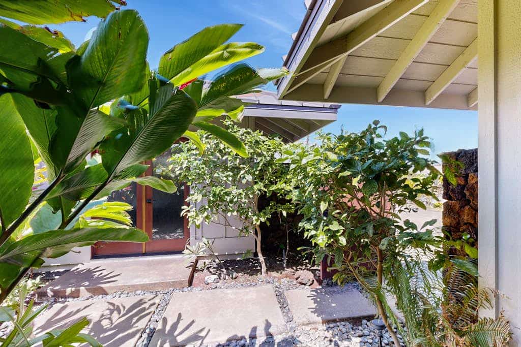 Newer-built studio with WiFi, TV, & walk-in shower - Triathlon Retreat