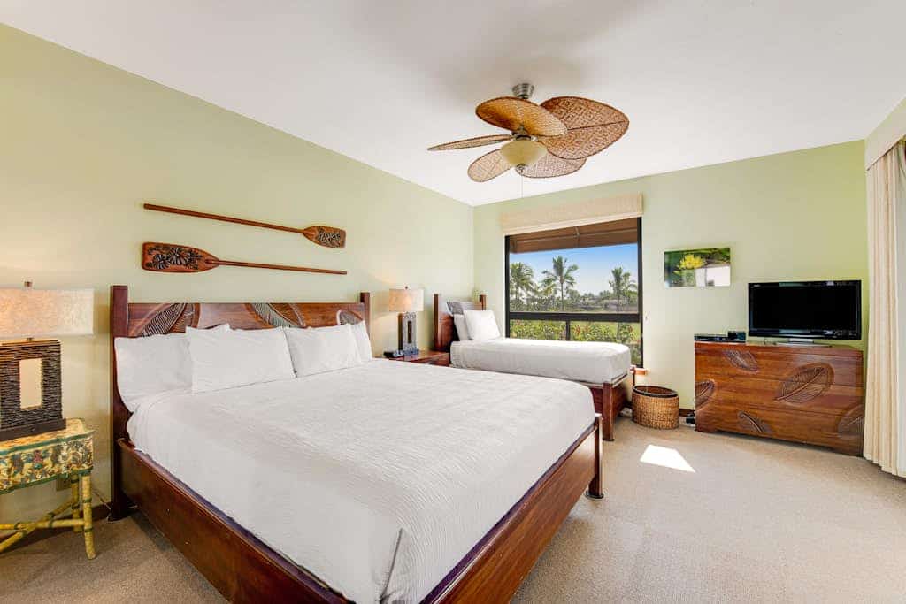 Golf View Condo with Tall Ceilings, Central AC, Shared Pool, & Hot Tub