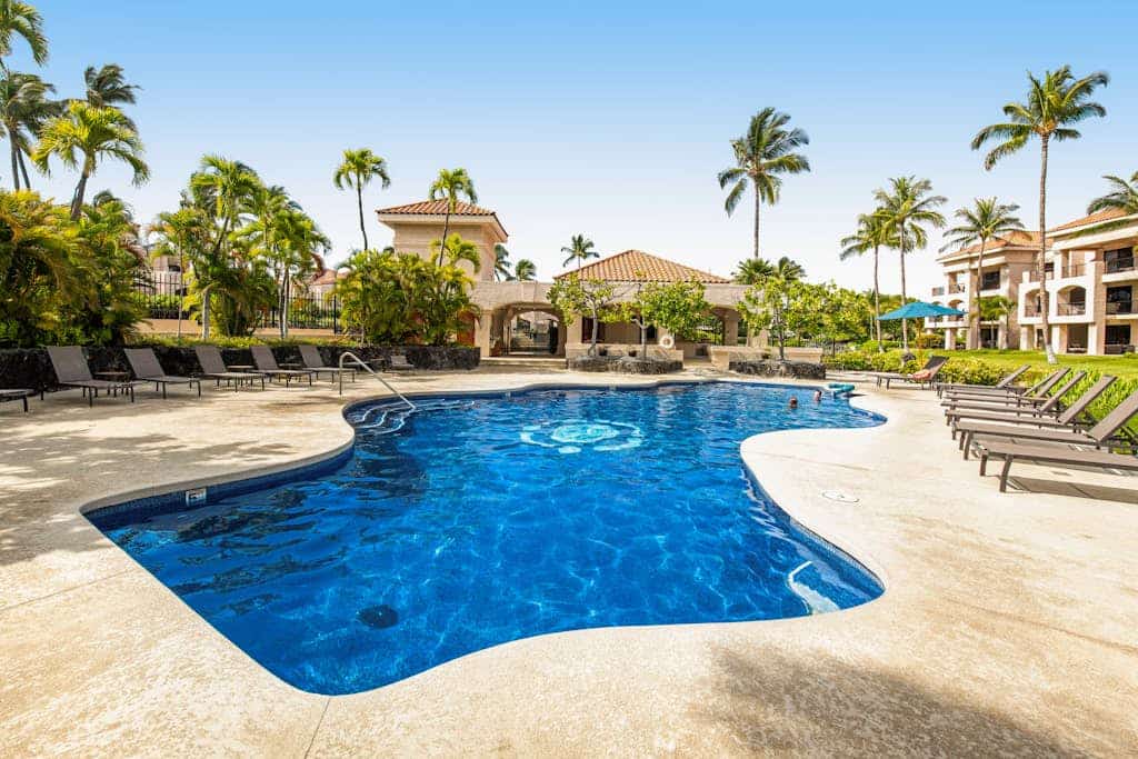 Golf View Condo with Tall Ceilings, Central AC, Shared Pool, & Hot Tub