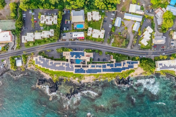 Lovely condo w/free WiFi/shared pool & hot tub - near beaches/shopping/dining