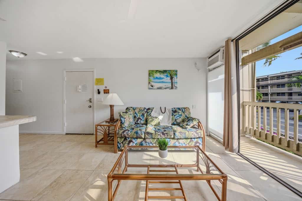 Lovely condo w/free WiFi/shared pool & hot tub - near beaches/shopping/dining