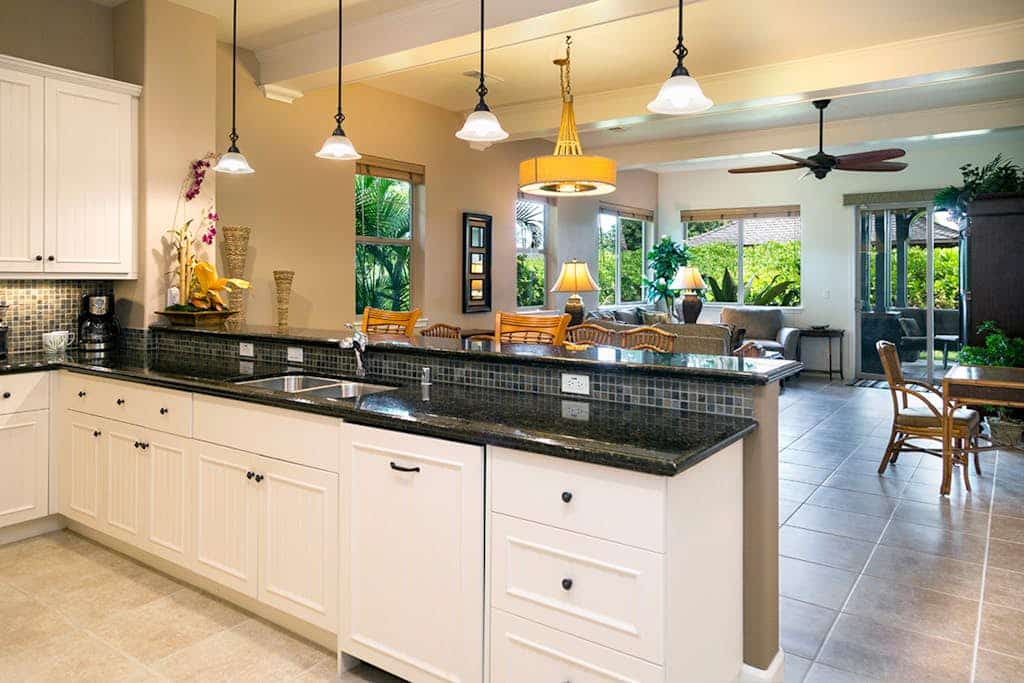 Near Pauoa Bay Sunny Kulalani Getaway w/ Lanai, Pools & Amenities Galore